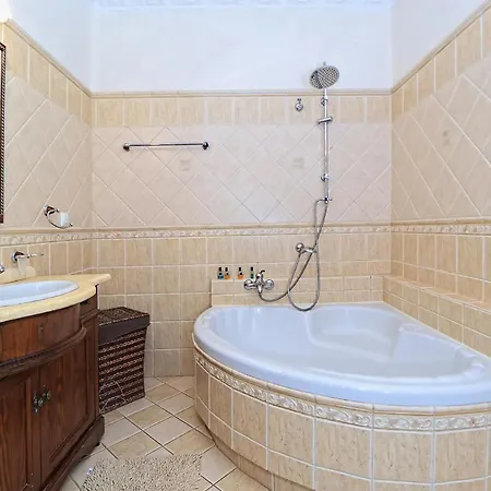 Willa Kamelia Kassiopi